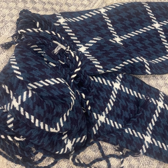 Abercrombie & Fitch Classic Navy Blue White Tartan Plaid Chunky Knit Scarf - Picture 5 of 5